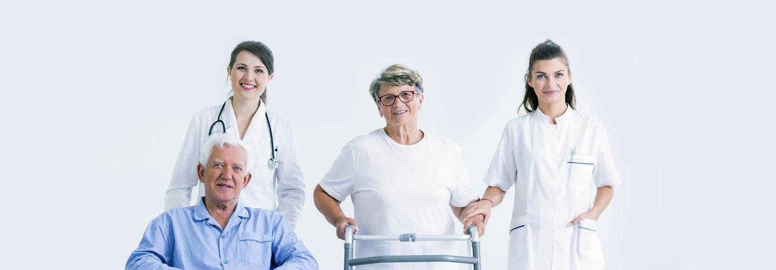 Частная медсестра выполняет все назначения врачей,  касающиеся ухода за больными.